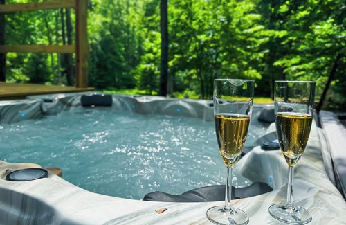 Conway House | Deluxe Retreat-HTub-Pool Table-Fire Pit-Sauna-Gym