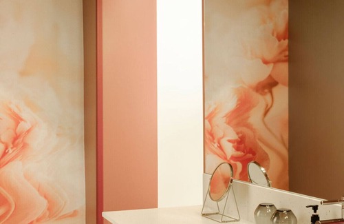 Saint-Roch Hotel | Deluxe Room 1 – Rose Hôtel Invisible
