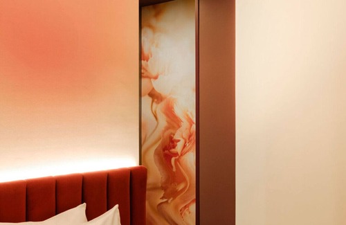 Saint-Roch Hotel | Deluxe Room 1 – Rose Hôtel Invisible