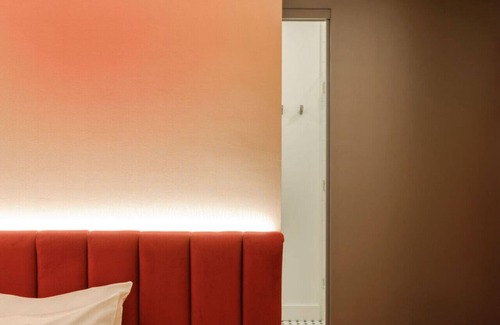 Saint-Roch Hotel | Deluxe Room 1 – Rose Hôtel Invisible