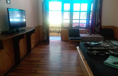 New Manali Hotel | Deluxe Rooms on Mall Road
