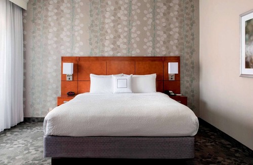 Adamsville Hotel | Deluxe Stay: Experience Our Room's Pool Access | 3 Family Ready Stays
