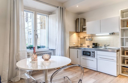 Ripa Apartment | DELUXE SUITE extra king size bed, perfect location Rome center