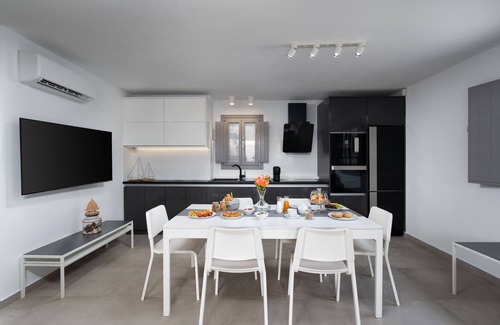 Exomytis Apartment | Deluxe With Outdoor Private Hot Tub & Beach Front, Aegean Melody Suites