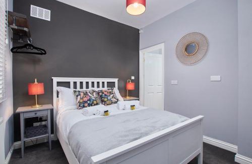 Castle Donington Apartment | Delven House- Serviced Apartments