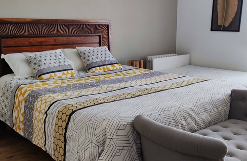 Cherac Bed & Breakfast | Demeure Olea 5 rooms 1 to 15 people linen and breakfast