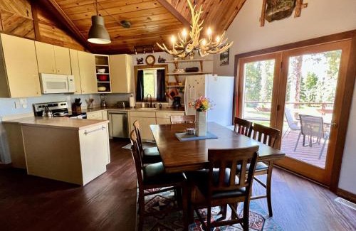 Healy House | Denali Natl Park 3 Bedroom Home on 5 Acres, hiking and wildlife