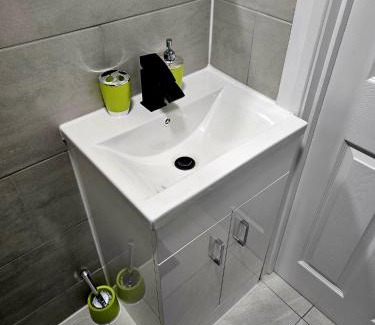 Waddon Apartment | Denfi Studio Apartment