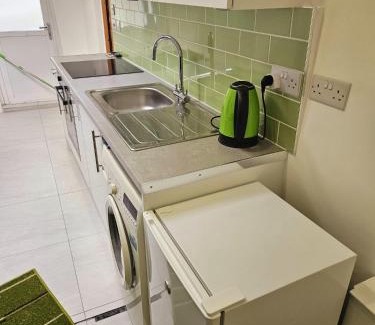 Waddon Apartment | Denfi Studio Apartment