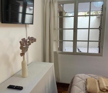 Cordoba Apartment | Departamento PB, patio y asador privados - NUEVO SERVICIO Estacionamiento 24hs INCLUIDO, no camioneta- Cerca de hotel Quinto Centenario, Nuevocentro shopping, Hospital Clinicas y Club Universitario Córdoba Sede central