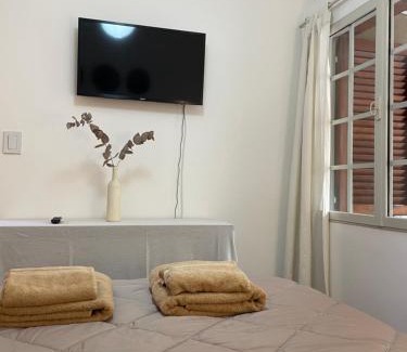 Cordoba Apartment | Departamento PB, patio y asador privados - NUEVO SERVICIO Estacionamiento 24hs INCLUIDO, no camioneta- Cerca de hotel Quinto Centenario, Nuevocentro shopping, Hospital Clinicas y Club Universitario Córdoba Sede central