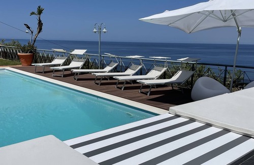 San Nicola l'Arena House | Dependance of about 100 square meters, with swimming pool shared with the owners.