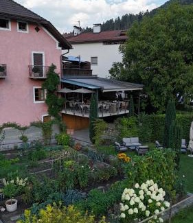 Gudon Hotel | Der Unterwirt Guesthouse and Restaurant