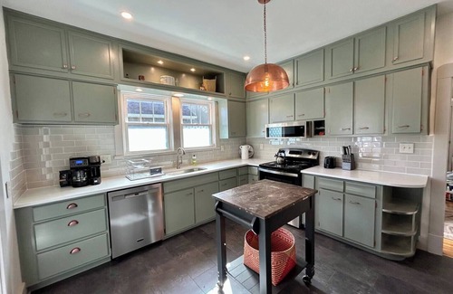 Beechmont House | "Derby City Relax" A Very charming & Spacious 3 Bedroom, 2 Bath, Entire Home