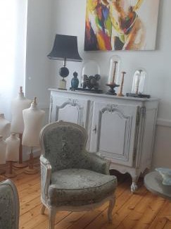 Quintin Bed & Breakfast | Des fleurs au balcon