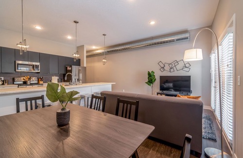 Downtown Des Moines Apartment | Des Moines Beautiful 2BD 2BA Downtown Apartment
