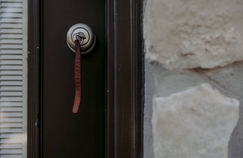 Dripping Springs House | Descansar Room - the La Aldea Building, Asante Lodging and Events