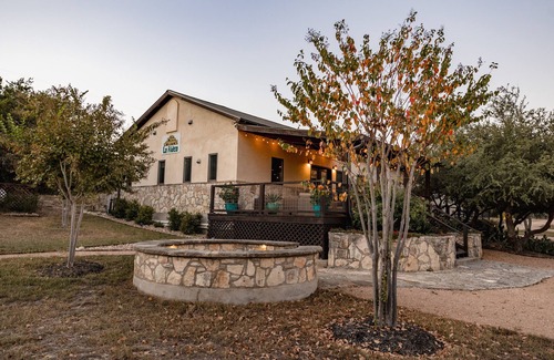 Dripping Springs House | Descansar Room - the La Aldea Building, Asante Lodging and Events