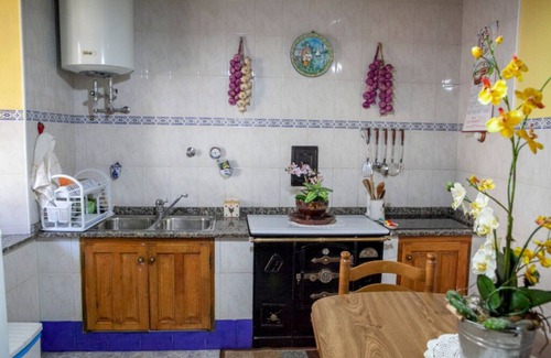 Laviana House | Descubre la Tranquilidad en La Aldea: Tu Refugio con Vistas a la Montaña