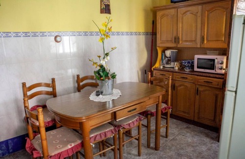 Laviana House | Descubre la Tranquilidad en La Aldea: Tu Refugio con Vistas a la Montaña