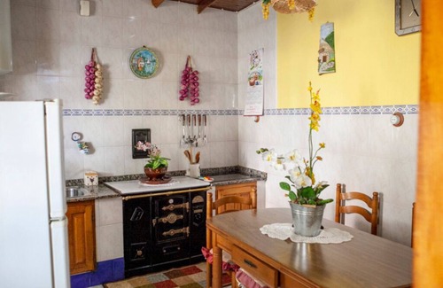 Laviana House | Descubre la Tranquilidad en La Aldea: Tu Refugio con Vistas a la Montaña