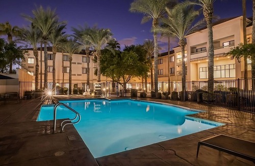 Chandler Apartment | Desert Botanical Garden Tour! Pool, Jacuzzi, Sun Terrace! Pets are Welcome too