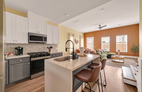 North Houston House | Desert Oasis - 30 Min to Midtown, Galleria, & NRG