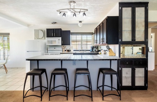 Joshua Tree House | Desert Oasis in the Heart of Joshua Tree! Game Room, Yards & Mountain Views!