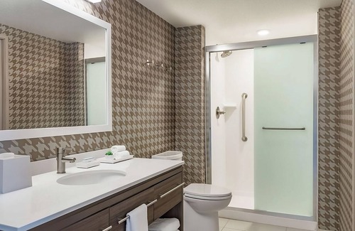 East Mesa Hotel | Desert Oasis Retreat in Mesa! Pool, Free Breakfast, Pets Allowed, Free Parking!