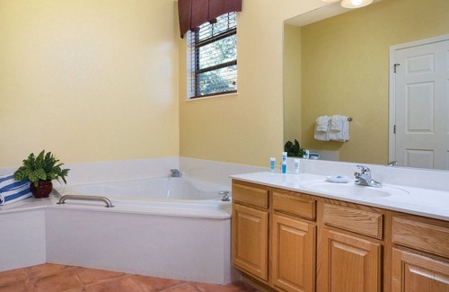 West Sedona Resort | Desert Resort perfect for Hiking Cathedral Rock with access to outdoor pool and hot tub