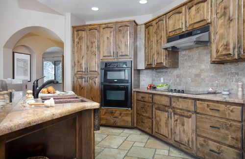 Joshua Tree Highlands House | Desert Stone by Avantstay Contemporary Desert Oasis With Pool & Hot Tub