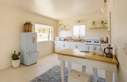 Joshua Tree Highlands House | Desert View Hideaway & Vintage Airstream
