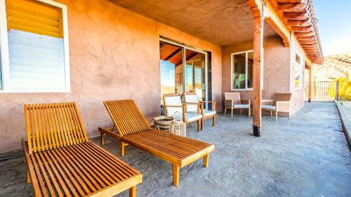 Yucca Valley Villa | Desert villa with great views, hot tub and mini-golf