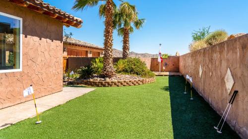 Yucca Valley Villa | Desert villa with great views, hot tub and mini-golf