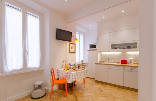 Testaccio Apartment | DESIGN APARTMENT-DOWNTOWN-FULL KITCHEN-WiFi-AC-WASHER-DISHWASHER-LIFTMETRO CLOS