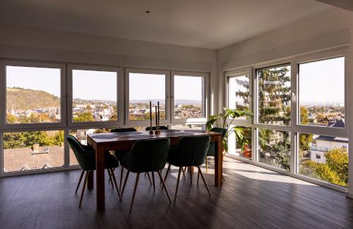 Pellenz Apartment | Design Apartment zentral für 6 in Andernach: Ausblick, WiFi, Küche