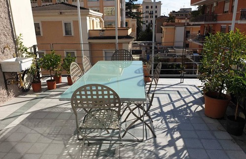Marsala Apartment | DESIGN & HISTORY IN CENTRAL ROME