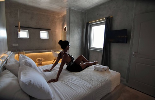 Paradise Hotel | Design Superior Suite with Clear Sea View, Shared Infinity Pool, Gym, Pool Bar