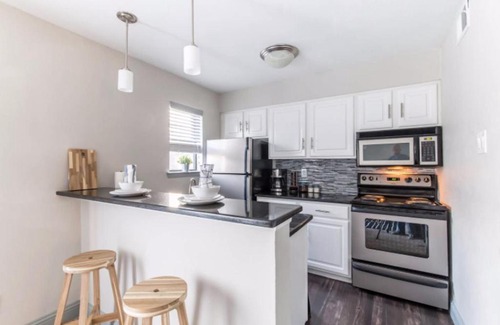 North Dallas Apartment | Designed to Relax-NO PARTIES ALLOWED
