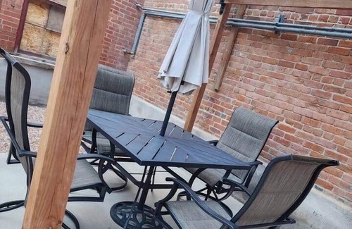Florence Apartment | Designer 2 Bedroom Loft on Main Street in Florence