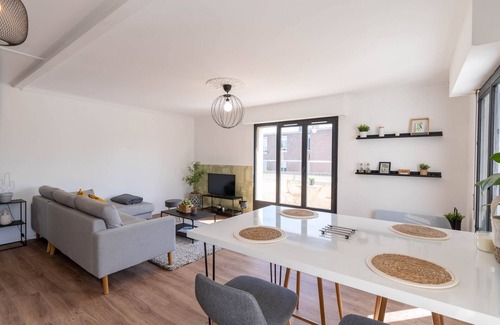 Cergy Apartment | ★ Designer apartment ★ Balcony ★ Private parking
