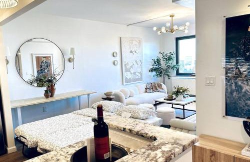 Harlem Apartment | Designer Apt for 6, City Views, near Times Square!