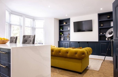 Canton Apartment | Designer Cardiff Apartments with Free Parking