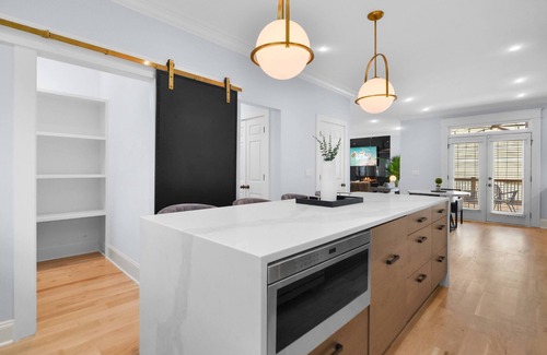 Old Fourth Ward Condo | Designer Home by Beltline, Walk to Food, Drinks, Shopping, and Parks & $150 in activities included!