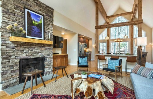 Pedlars Edge Cottage | Designer Home w/ Fire Pit ~ 70 Steps to Slopes!