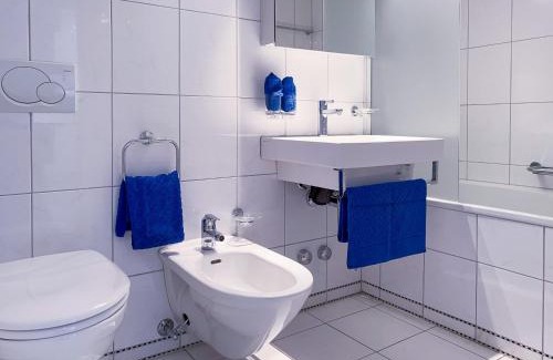 Sankt Moritz-Bad Apartment | Designer Küche - Südbalkon - TG-Stellplatz - WLAN