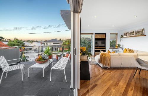 South Perth House | Designer Luxury 3brd - Epic Views - South Perth