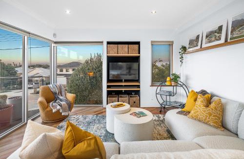 South Perth House | Designer Luxury 3brd - Epic Views - South Perth