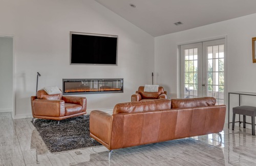 Carver Villa | Designer Newly Built Private Escape Indoor/Outdoor Modern Retreat Home