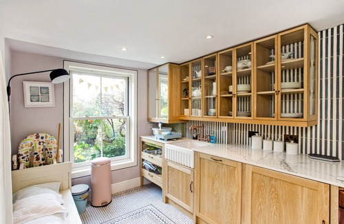 Winchester House | Designer's Town House quiet street, in city centre 2 on street parking permits